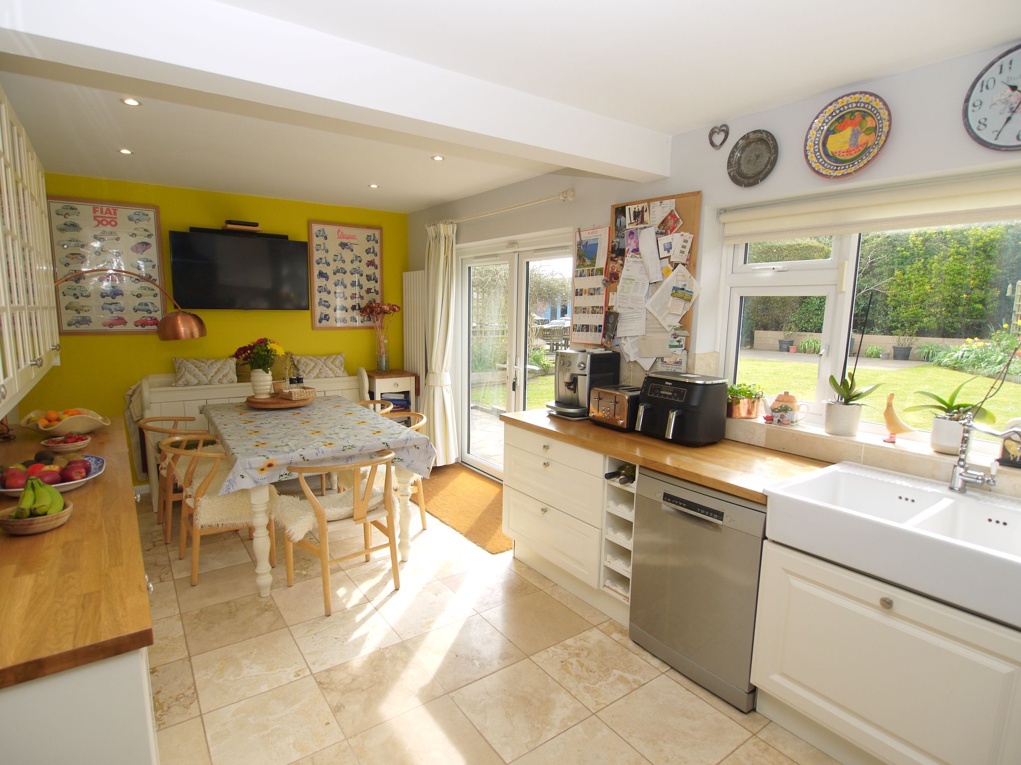 4 bedroom detached house For Sale in Sevenoaks - Photograph 4