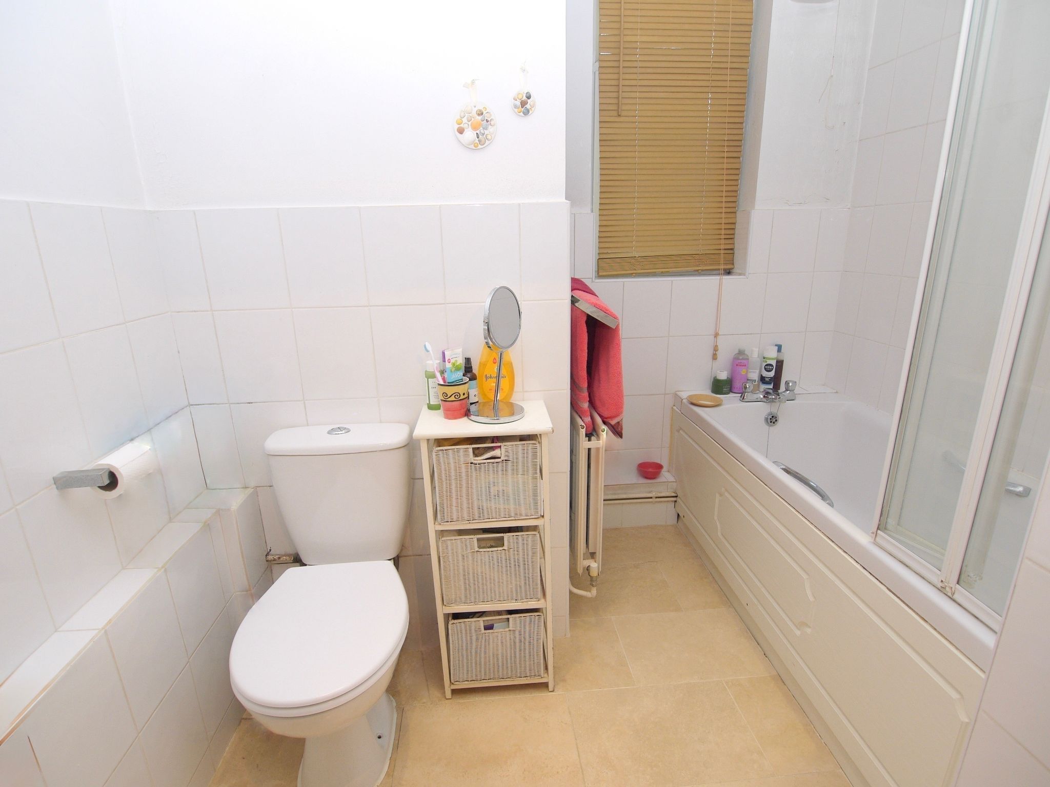 2 bedroom apartment For Sale in Sevenoaks - Photograph 5