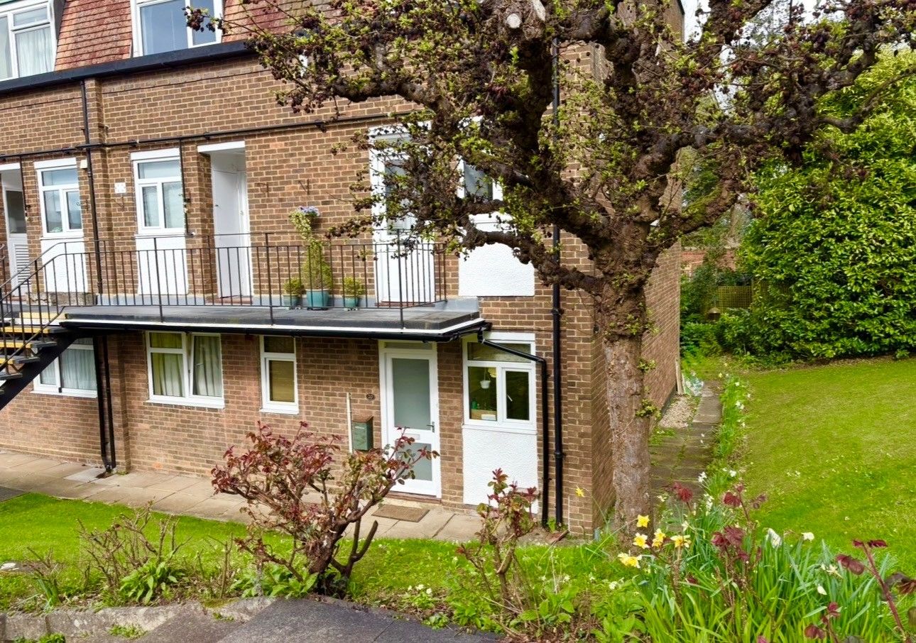 2 bedroom apartment For Sale in Sevenoaks - Property photograph