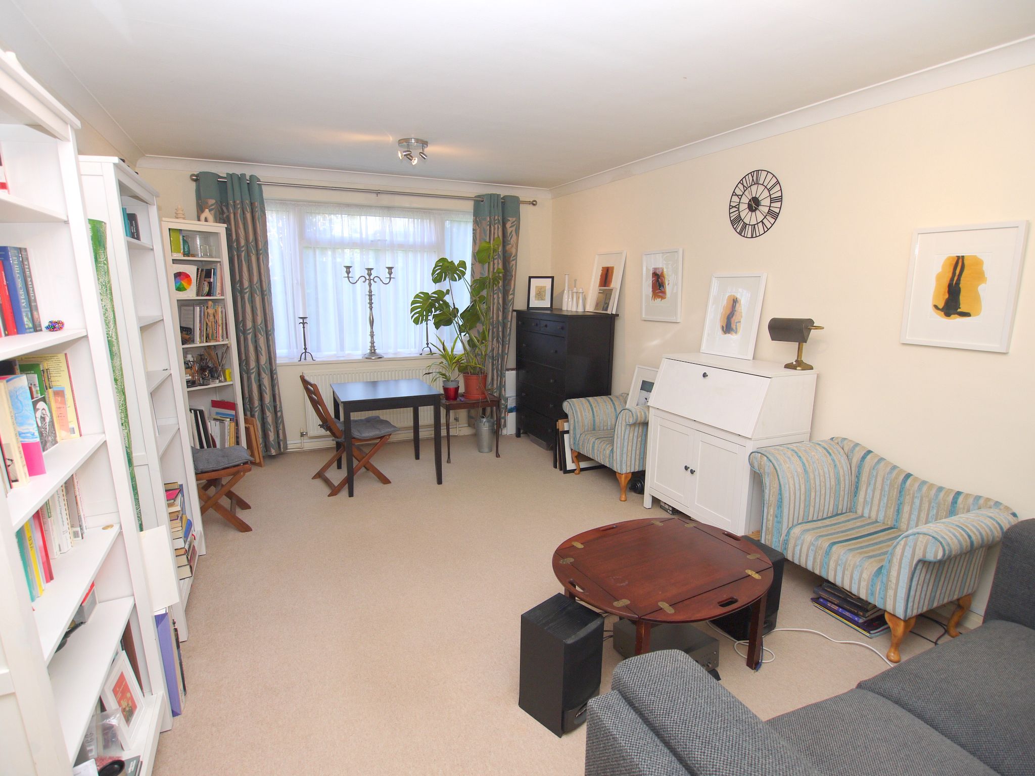 2 bedroom apartment For Sale in Sevenoaks - Property photograph