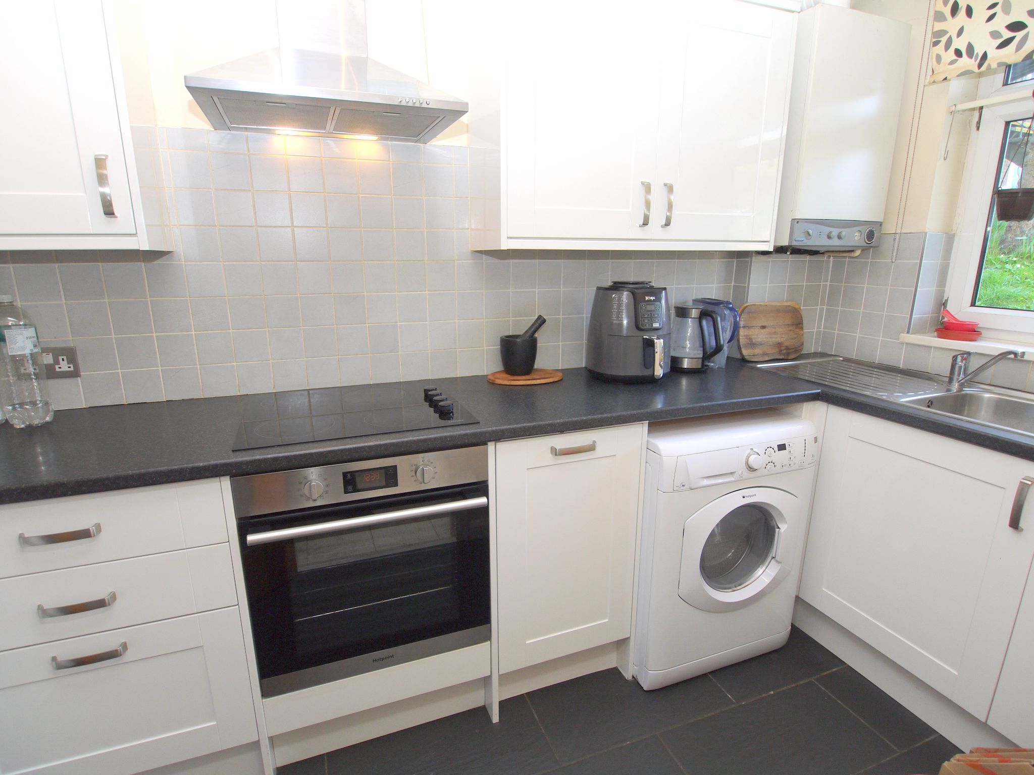 2 bedroom apartment For Sale in Sevenoaks - Property photograph