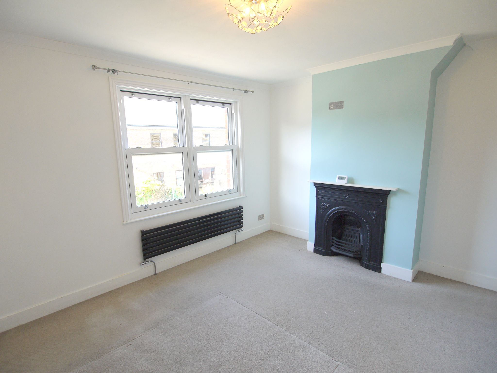 1 bedroom apartment To Let in Sevenoaks - Photograph 2
