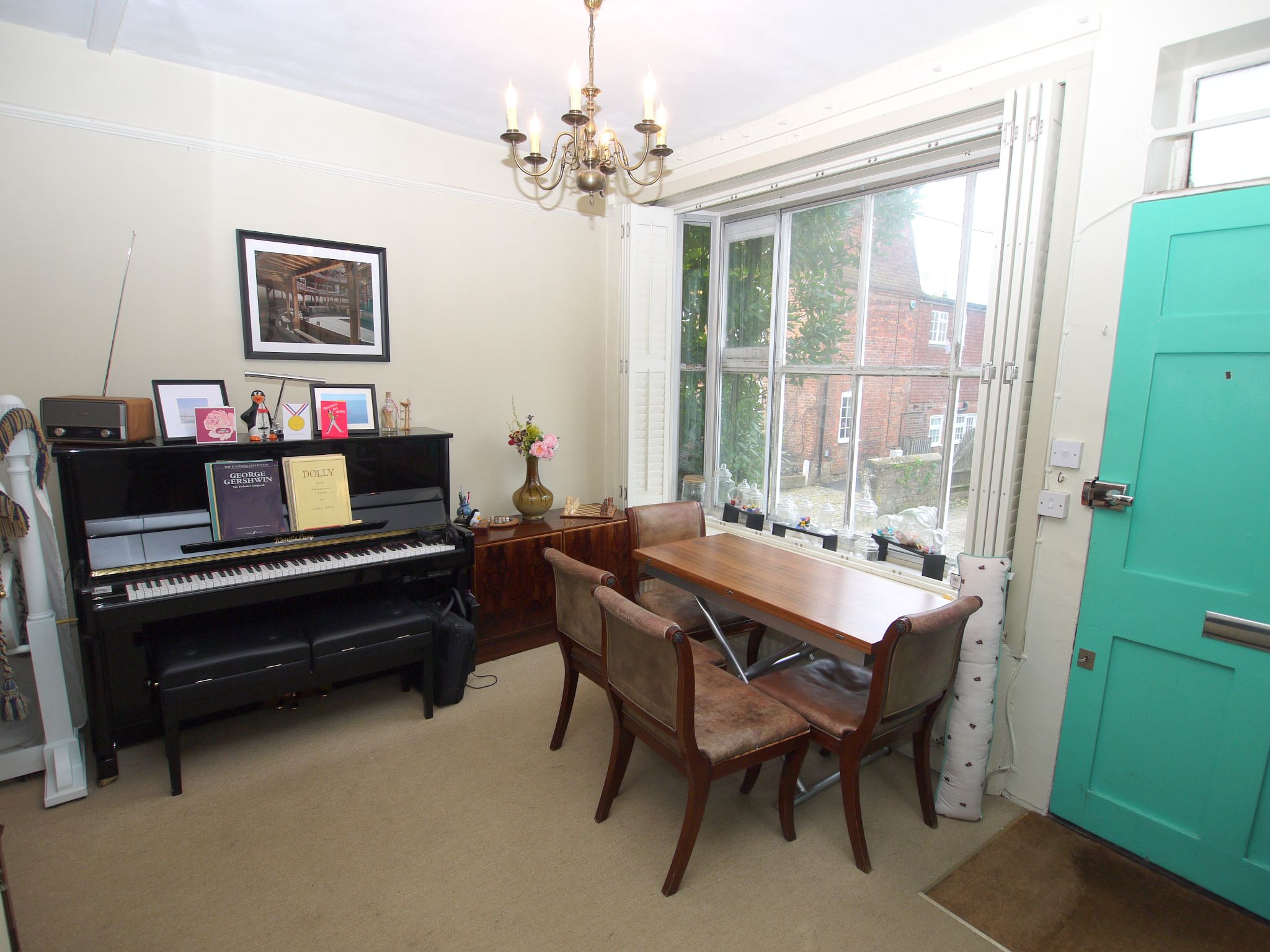 2 bedroom semi-detached house For Sale in Chipstead - Photograph 4