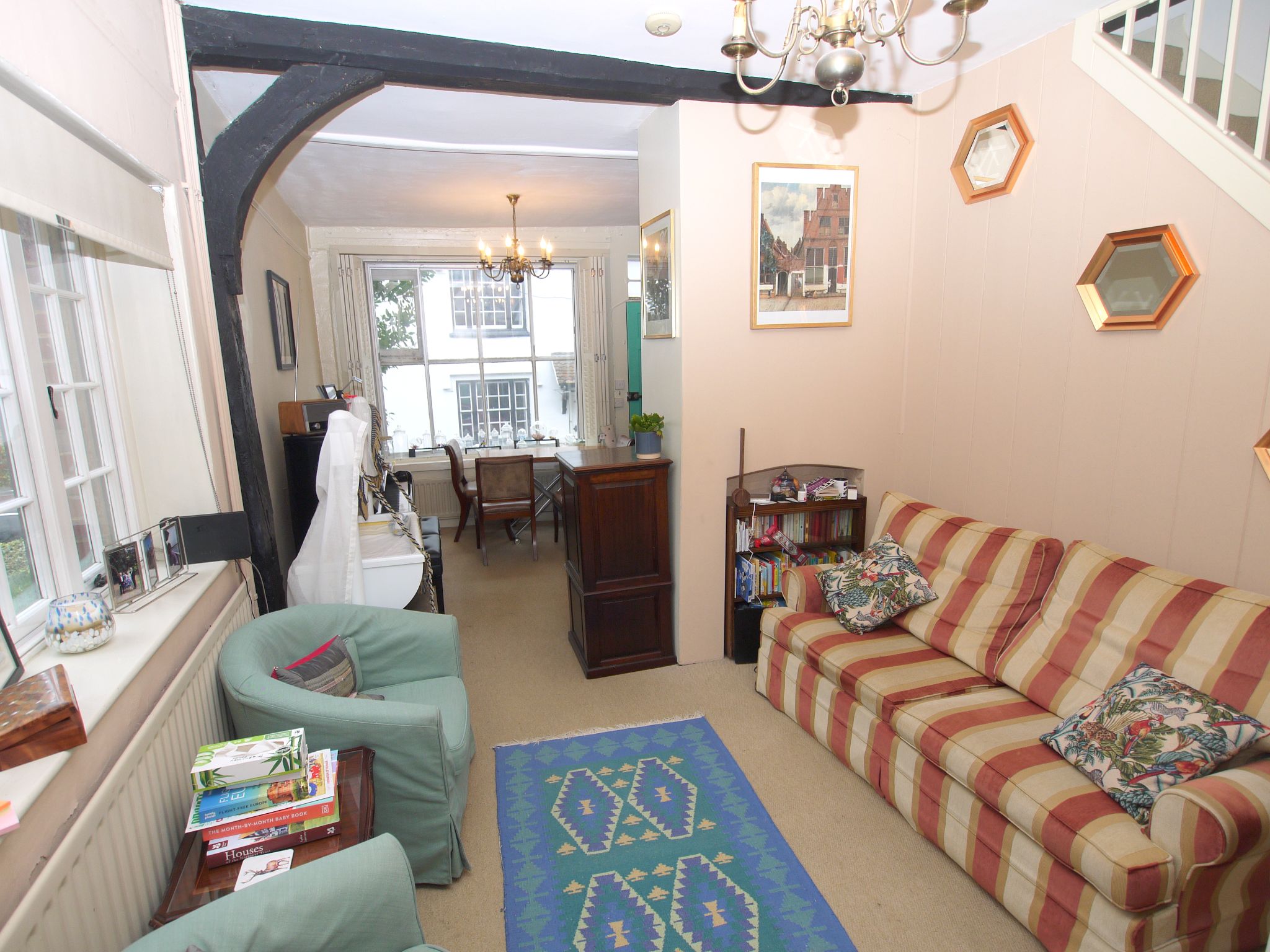 2 bedroom semi-detached house For Sale in Chipstead - Property photograph