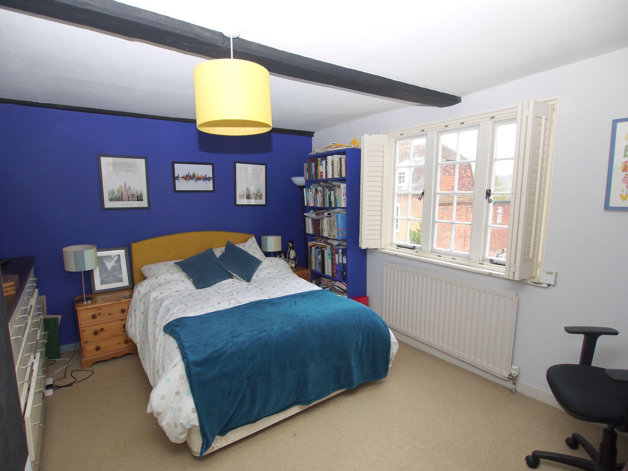 2 bedroom semi-detached house For Sale in Chipstead - Photograph 5