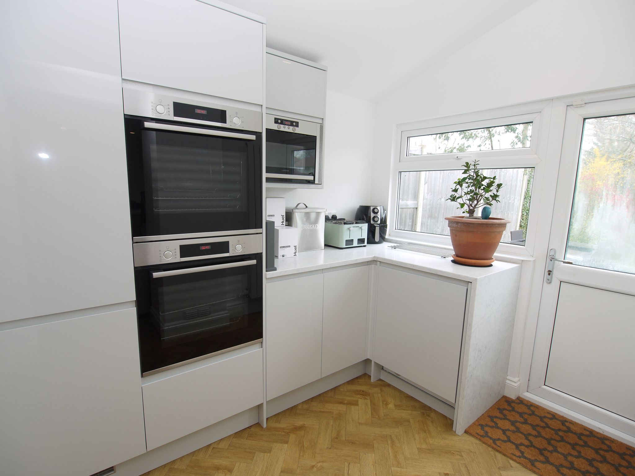 3 bedroom semi-detached house For Sale in Sevenoaks - Photograph 5