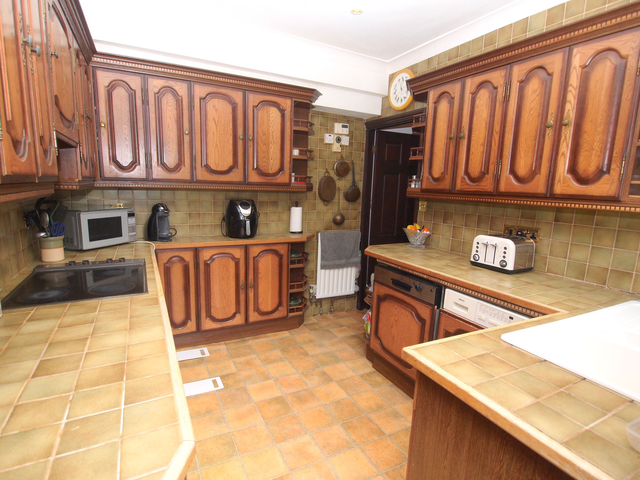 3 bedroom detached bungalow For Sale in Sevenoaks - Photograph 6