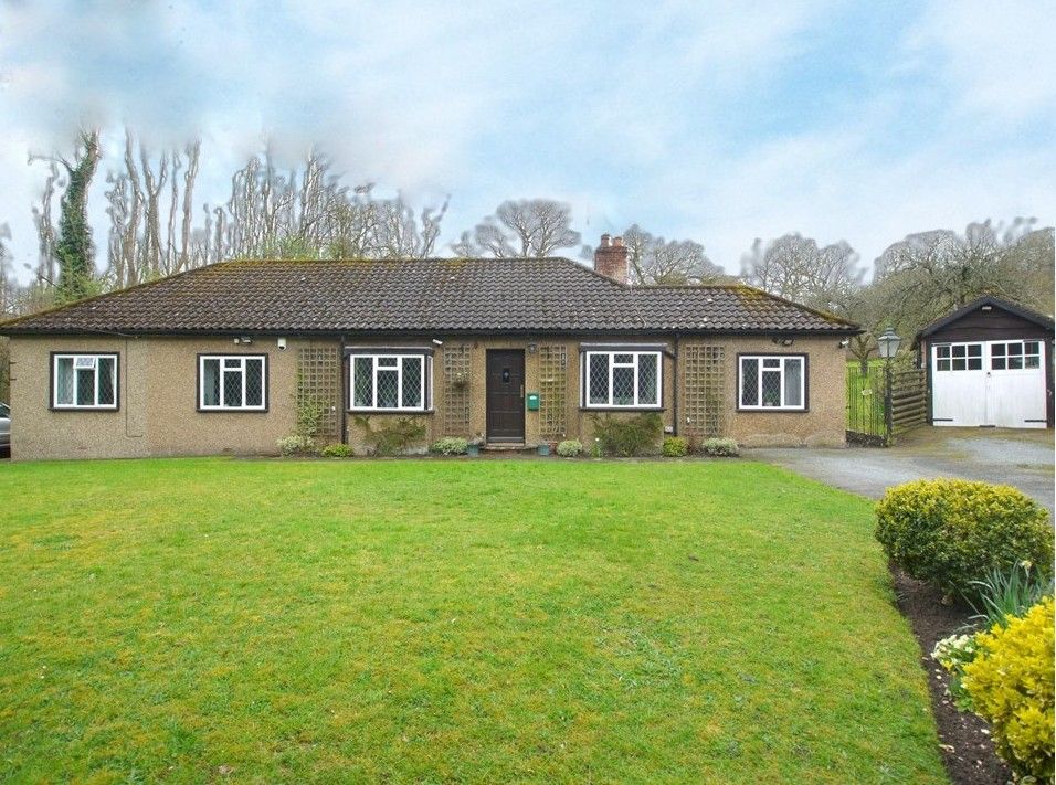 3 bedroom detached bungalow For Sale in Sevenoaks - Property photograph
