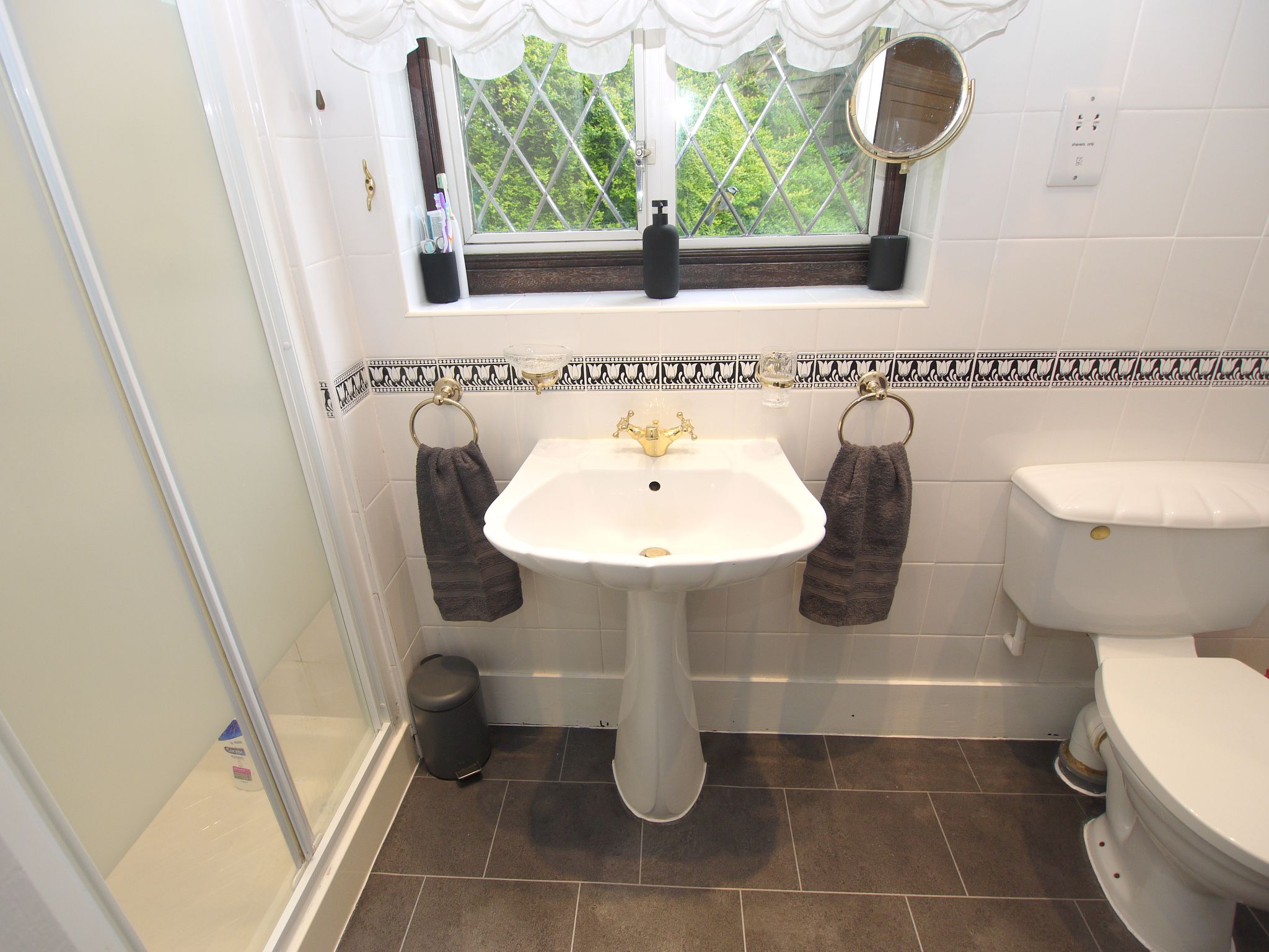 3 bedroom detached bungalow For Sale in Sevenoaks - Photograph 8