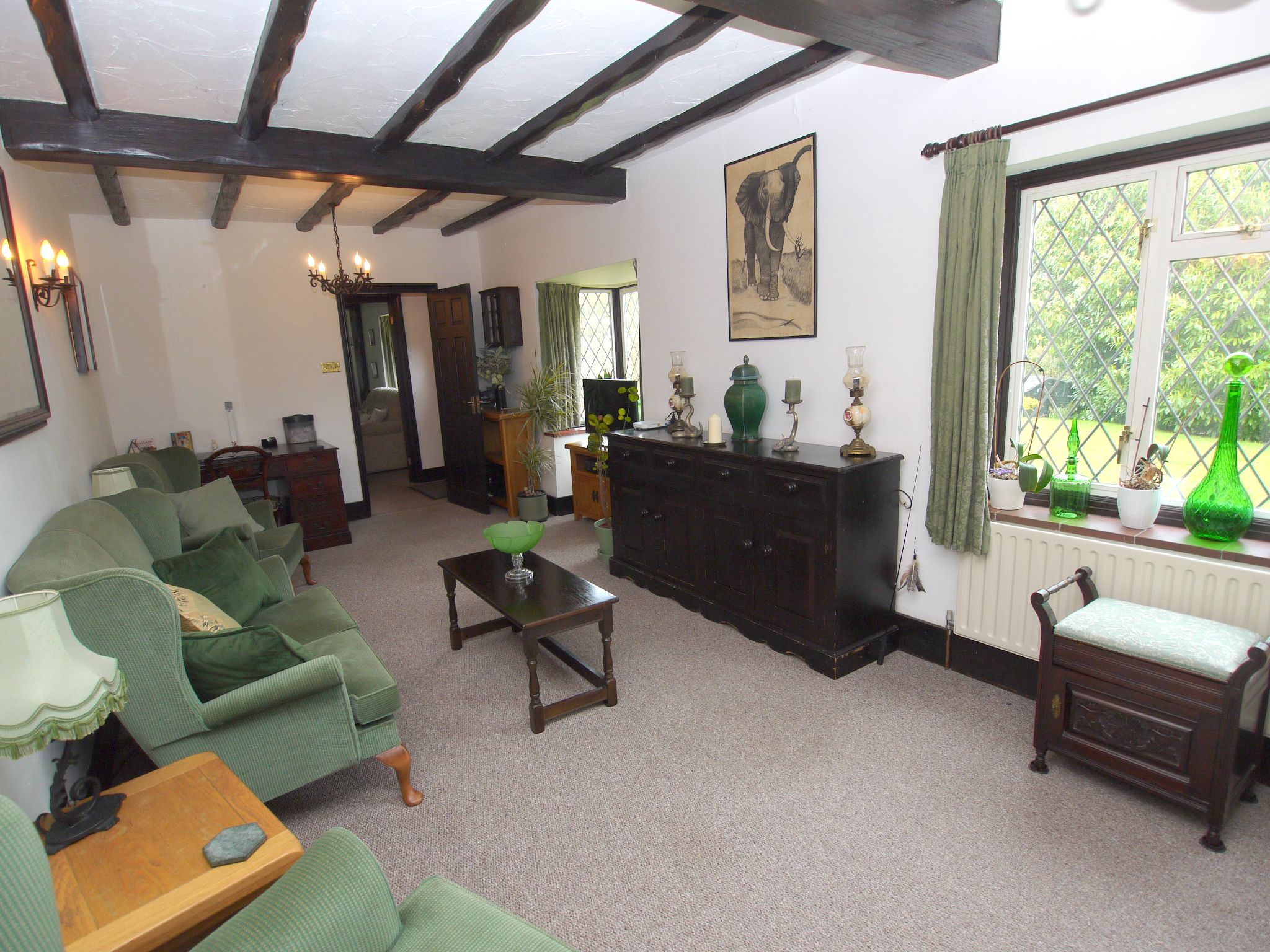 3 bedroom detached bungalow For Sale in Sevenoaks - Photograph 4