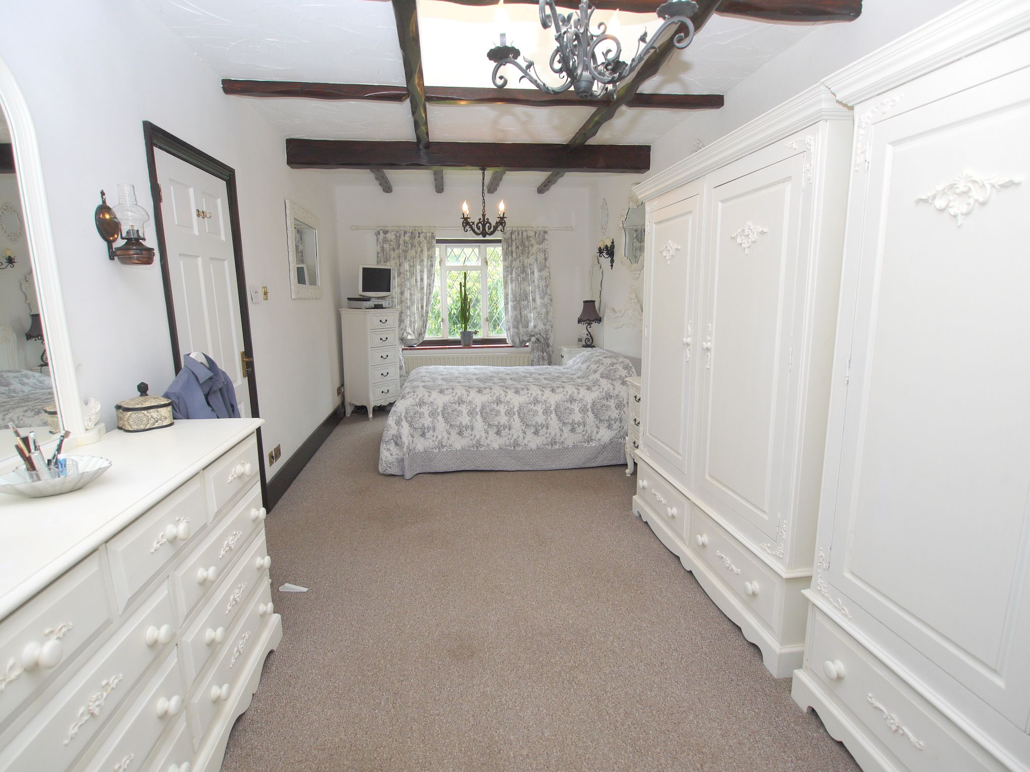 3 bedroom detached bungalow For Sale in Sevenoaks - Photograph 7