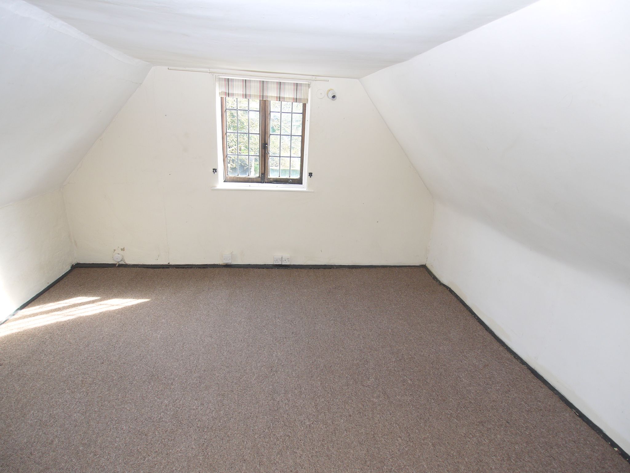 2 bedroom semi-detached house For Sale in Otford - Photograph 7