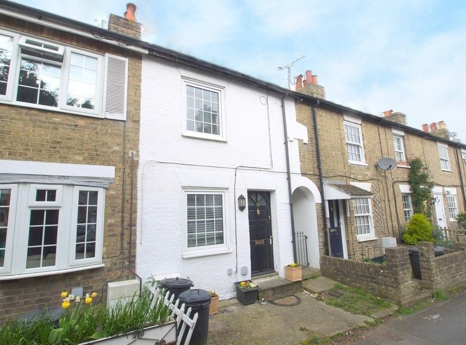 2 bedroom mid terraced house For Sale in Sevenoaks - Property photograph