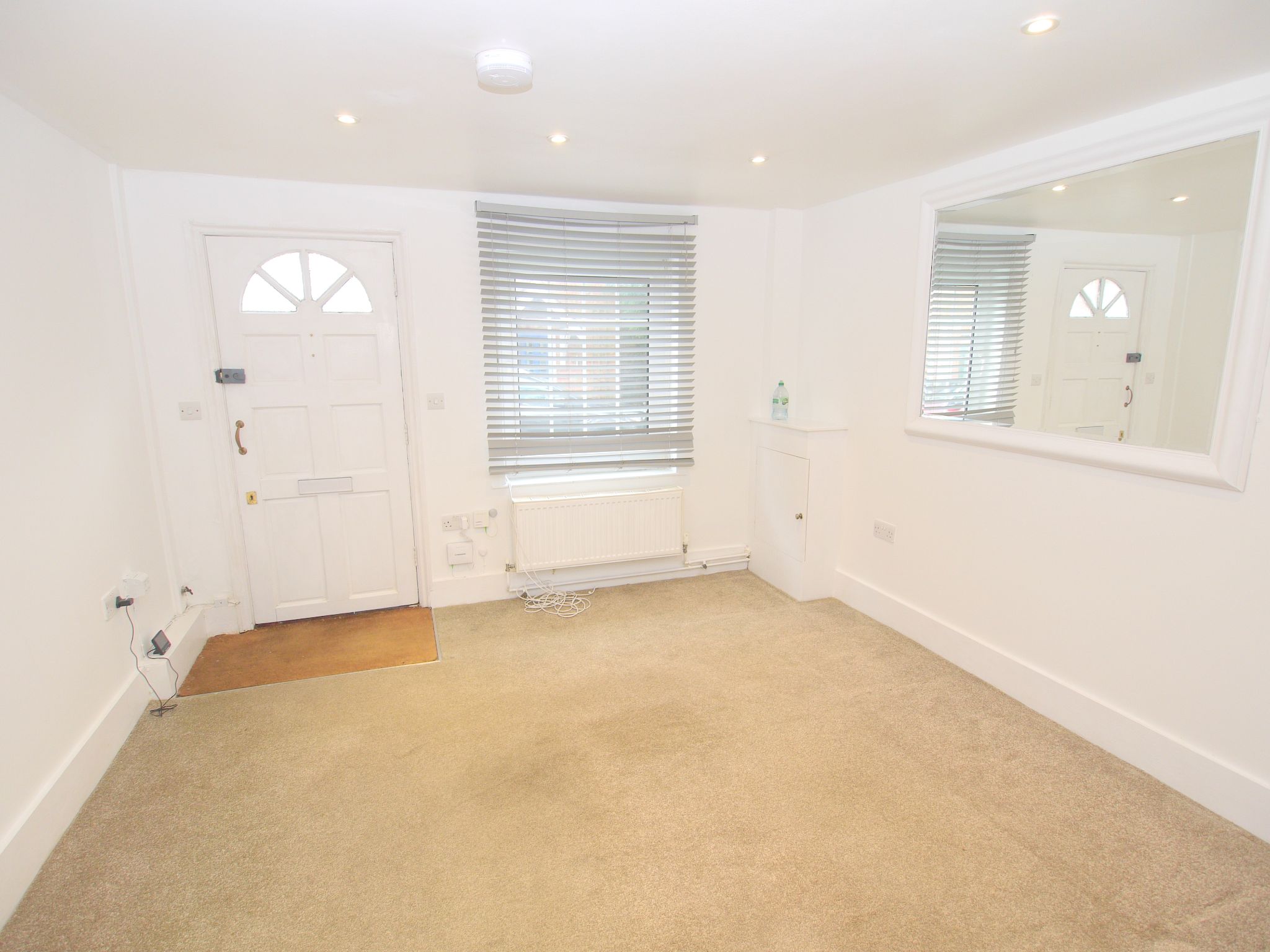 2 bedroom mid terraced house For Sale in Sevenoaks - Property photograph