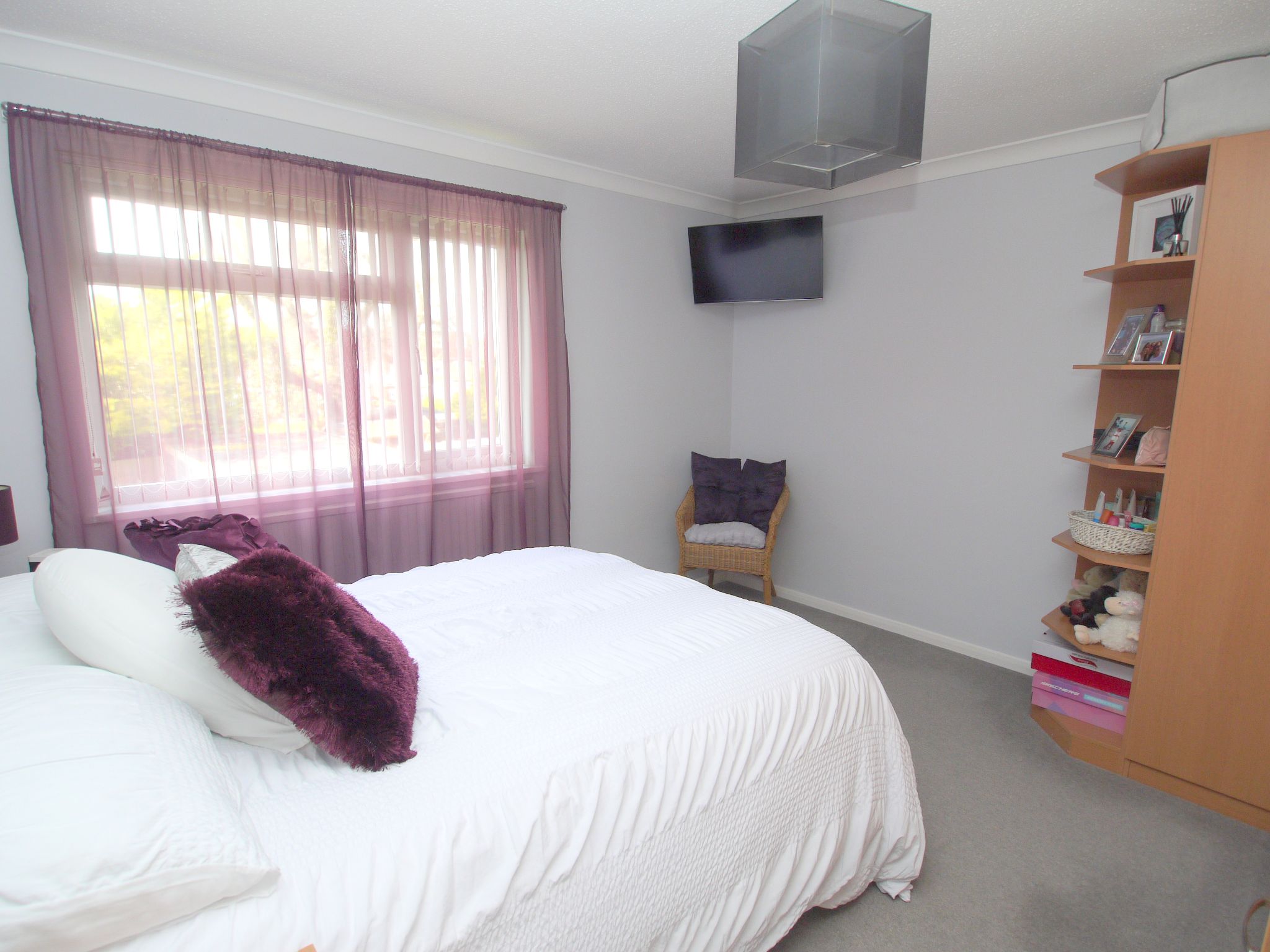 3 bedroom semi-detached house For Sale in Sevenoaks - Photograph 6