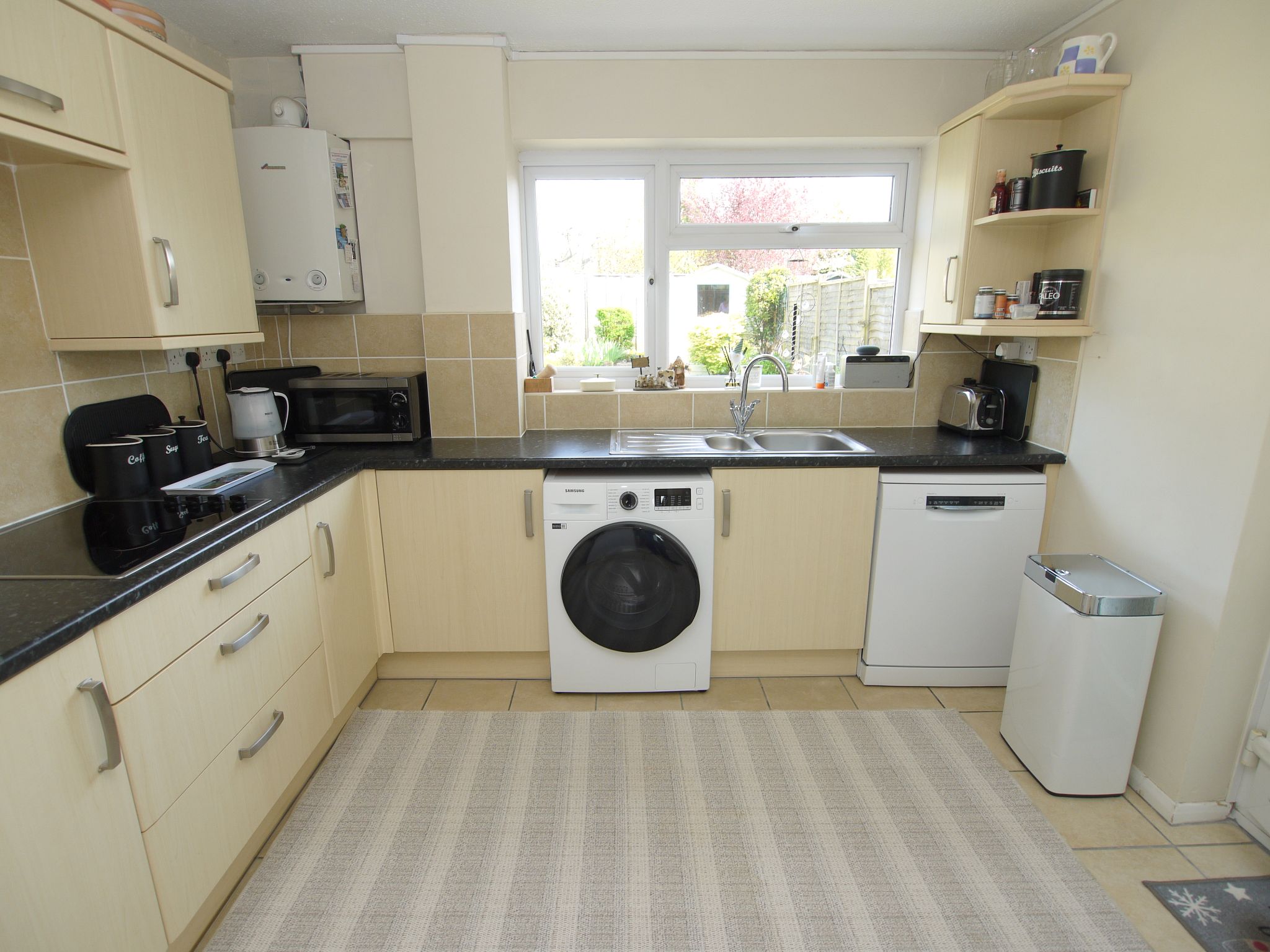 3 bedroom semi-detached house For Sale in Sevenoaks - Property photograph