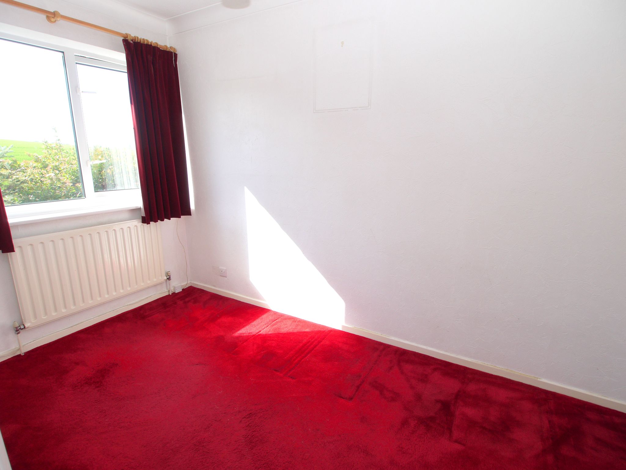 4 bedroom detached house For Sale in Sevenoaks - Photograph 9