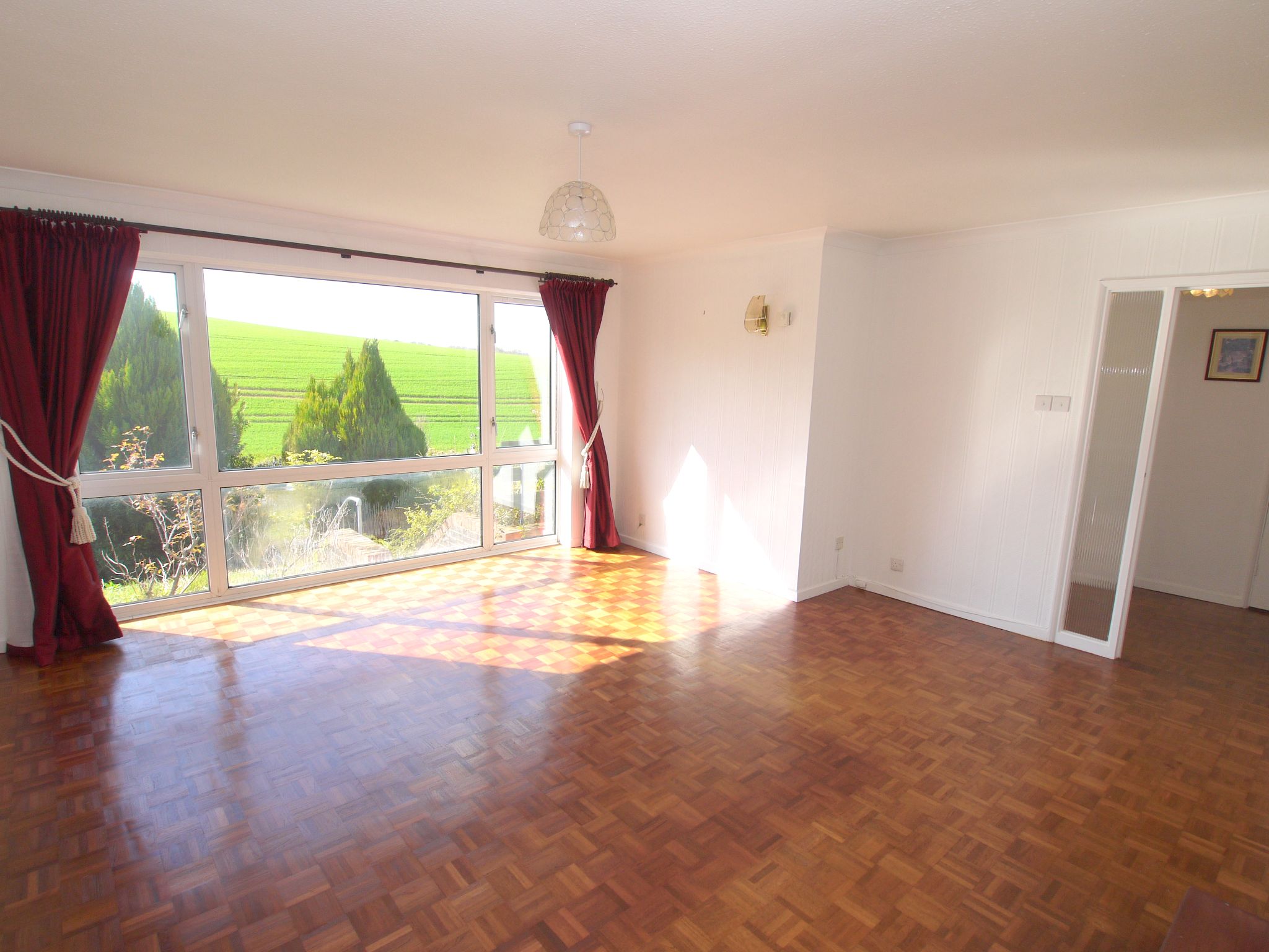 4 bedroom detached house For Sale in Sevenoaks - Photograph 11