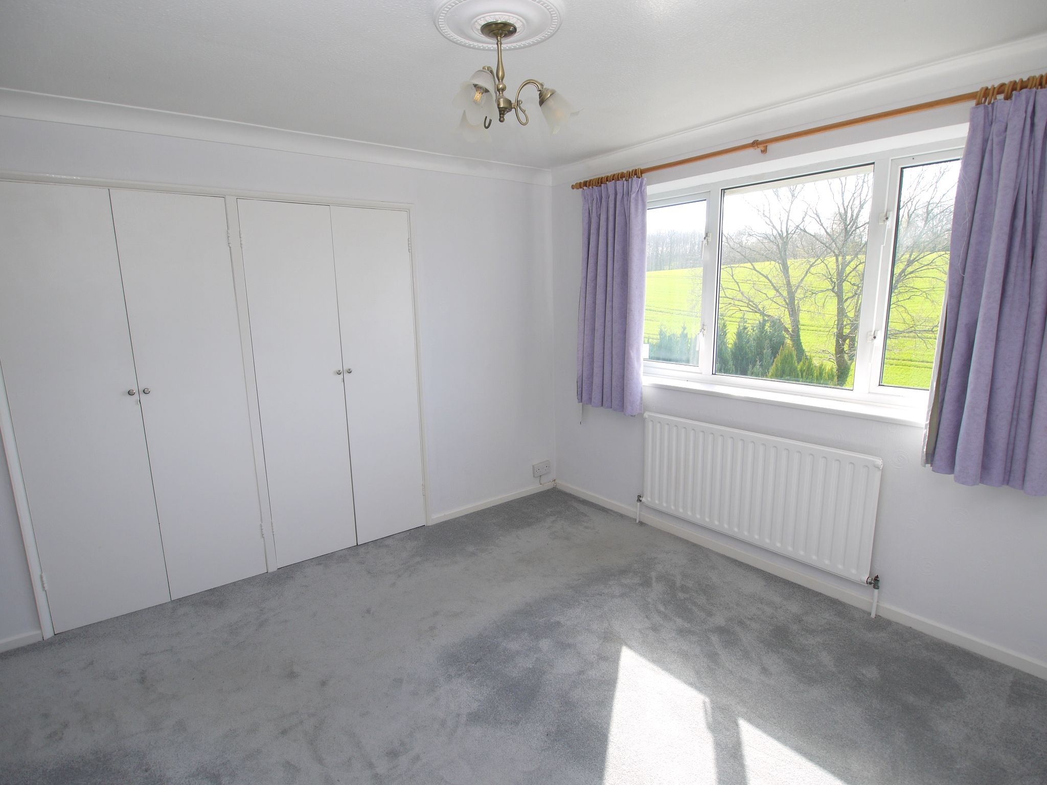 4 bedroom detached house For Sale in Sevenoaks - Photograph 6