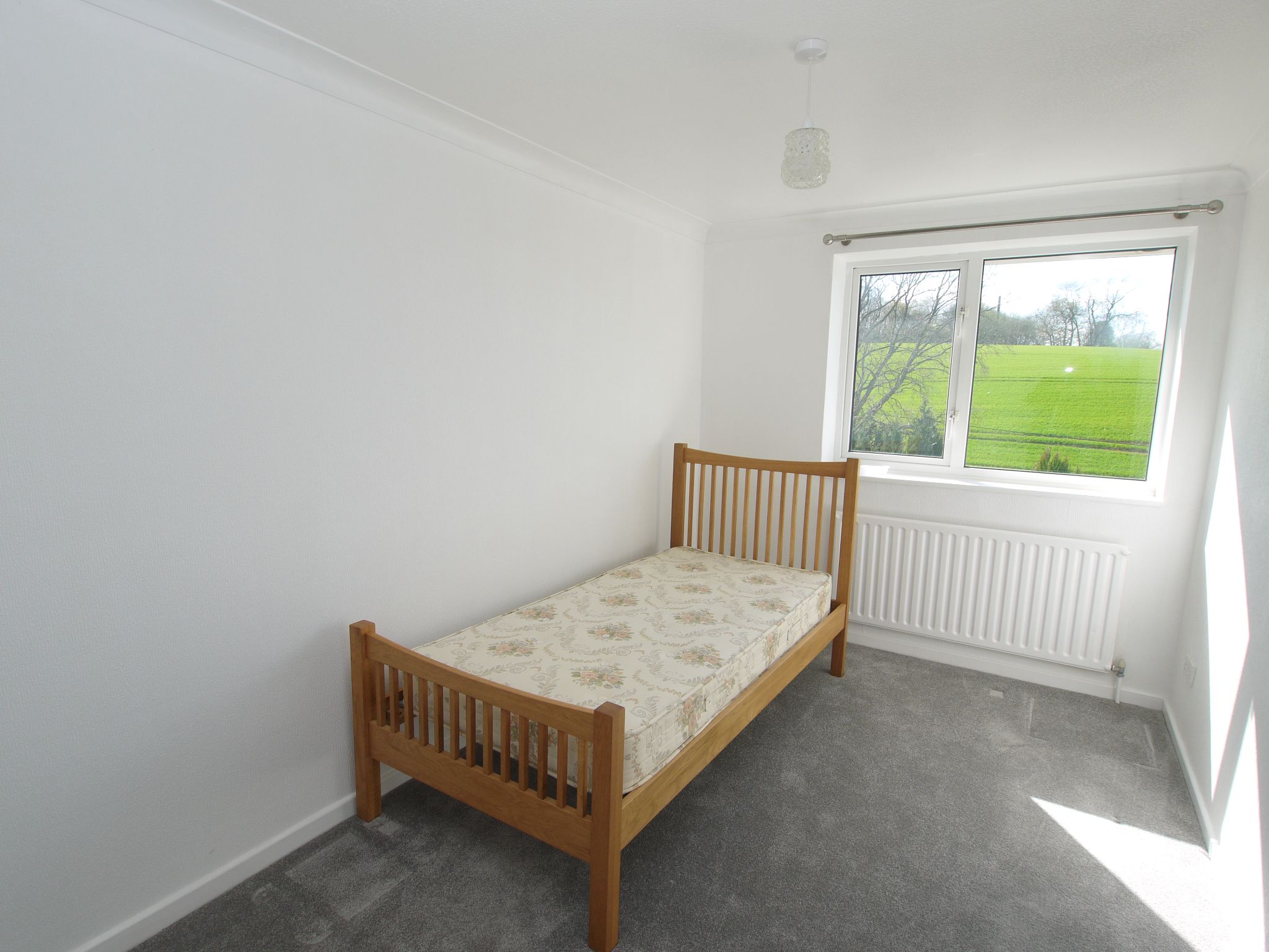 4 bedroom detached house For Sale in Sevenoaks - Photograph 7