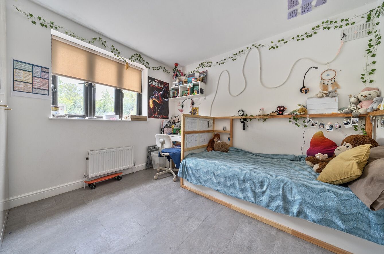 4 bedroom detached house For Sale in Sundridge - Photograph 7