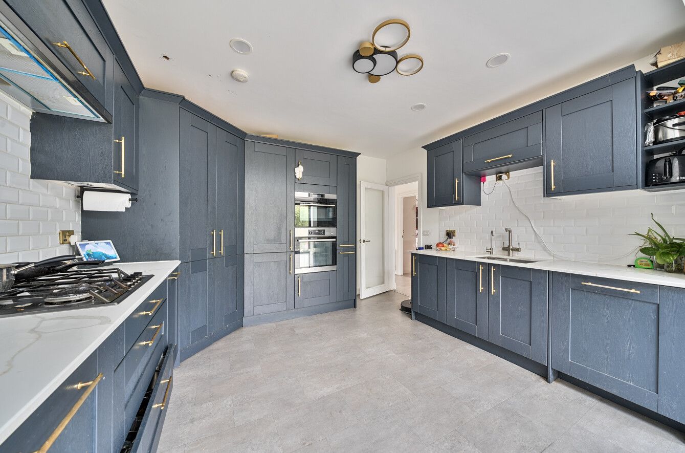 4 bedroom detached house For Sale in Sundridge - Photograph 11