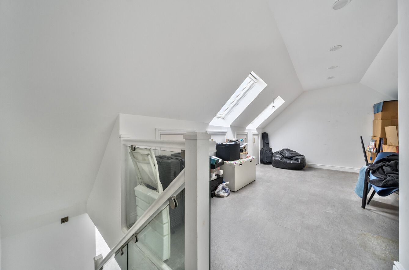 4 bedroom detached house For Sale in Sundridge - Photograph 3