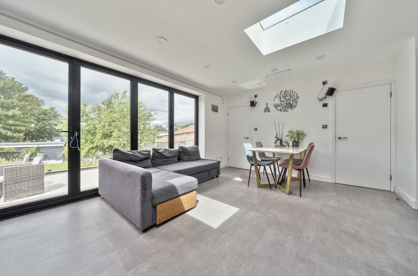 4 bedroom detached house For Sale in Sundridge - Property photograph