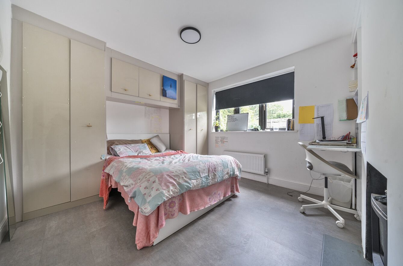 4 bedroom detached house For Sale in Sundridge - Photograph 8