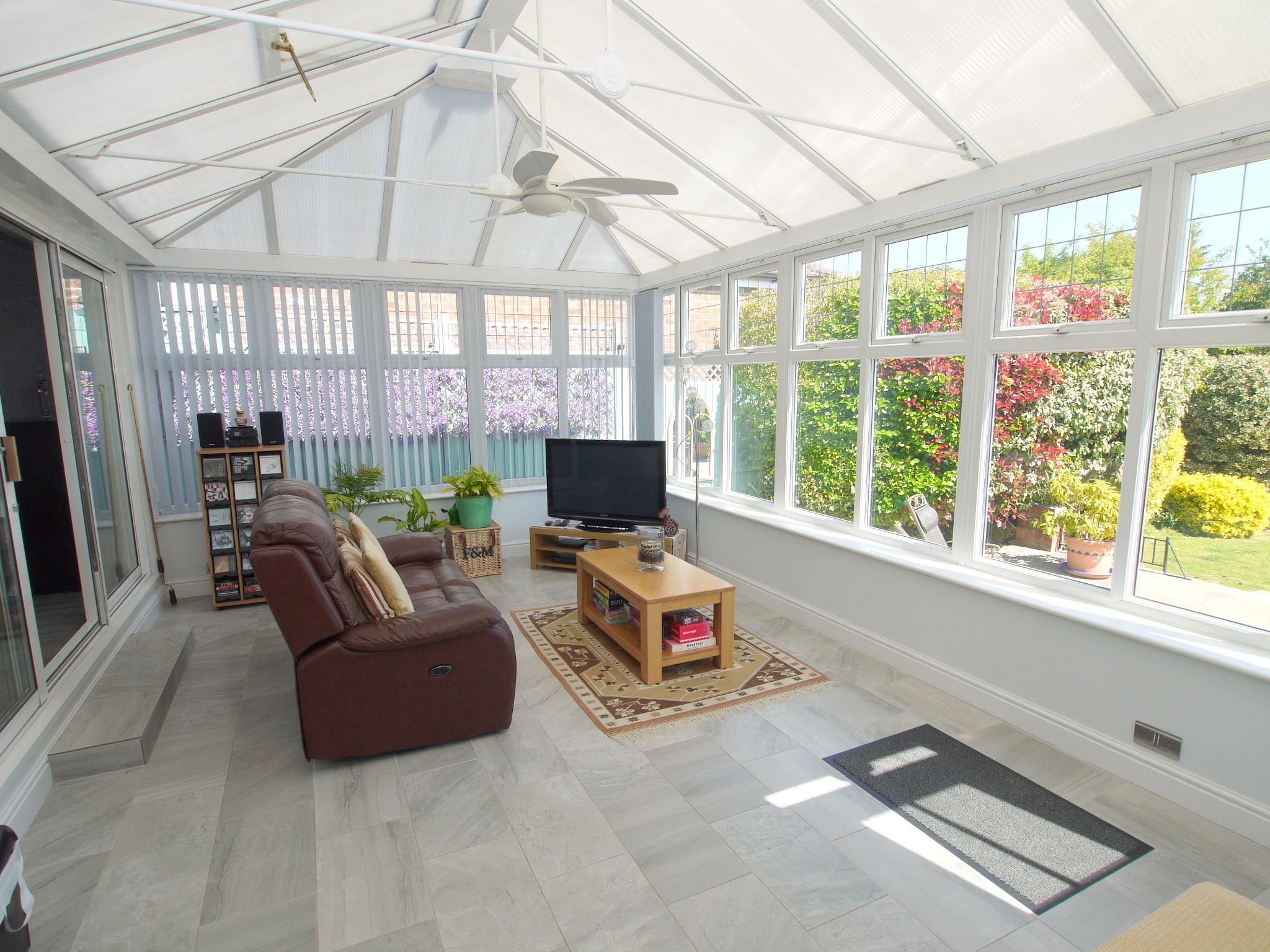 2 bedroom detached bungalow For Sale in Sevenoaks - Property photograph