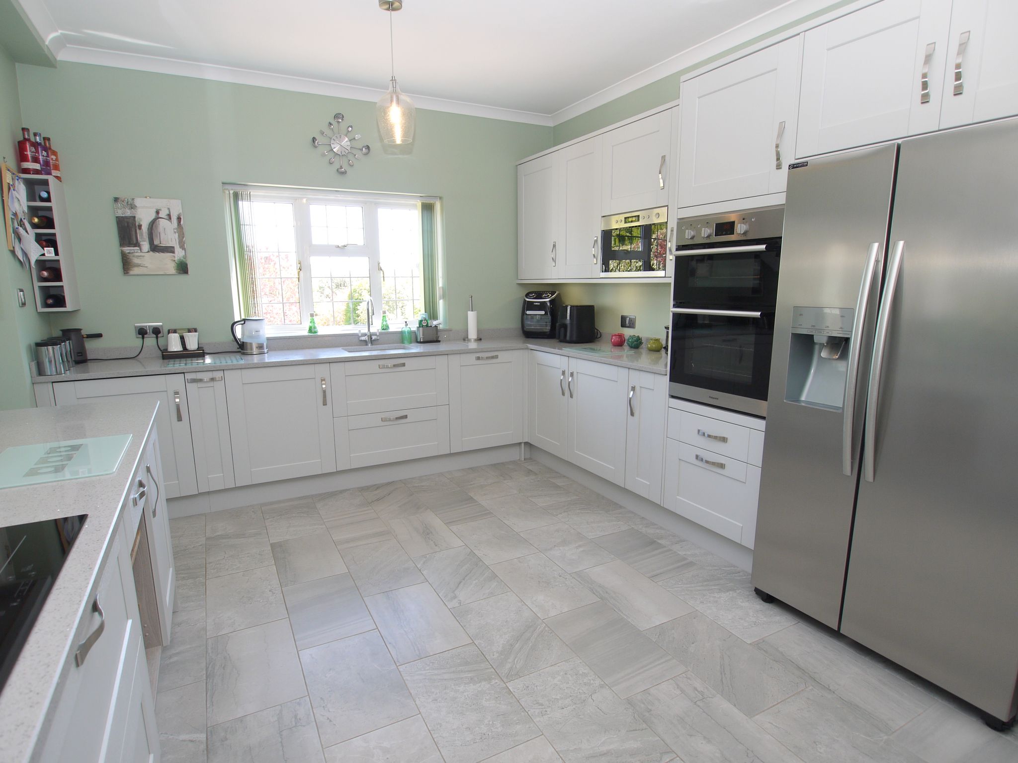 2 bedroom detached bungalow For Sale in Sevenoaks - Photograph 4