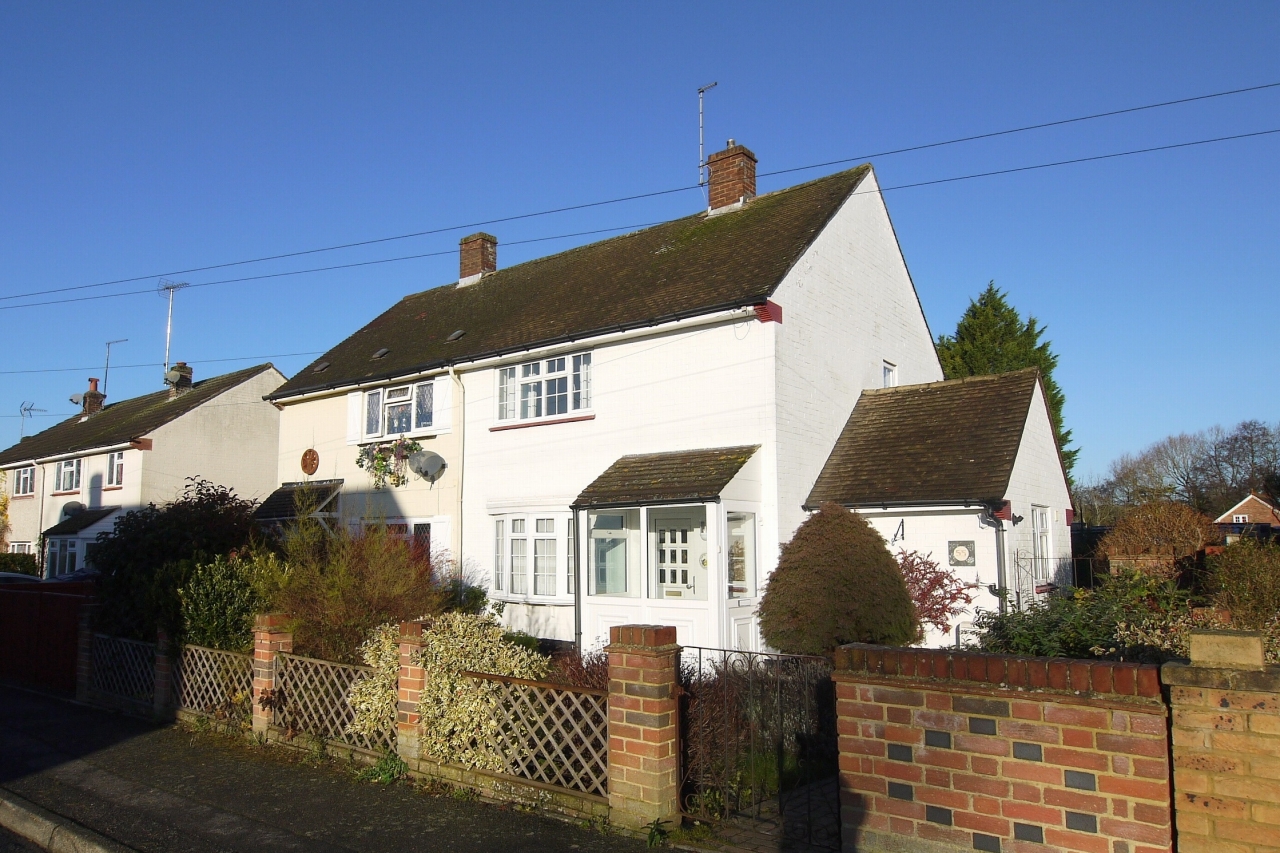 2 bedroom semi-detached house Sale Agreed in Sevenoaks - Photograph 1