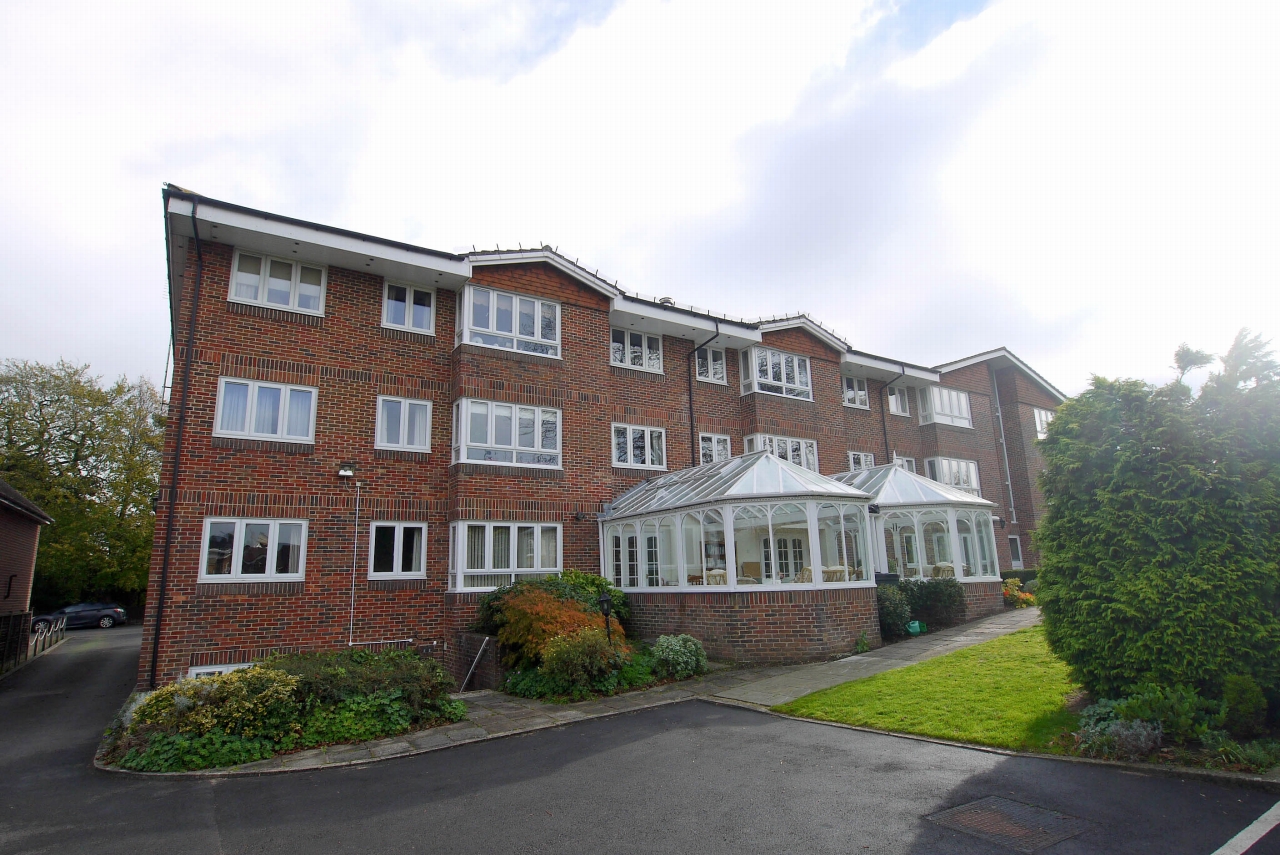 2 bedroom apartment flat/apartment For Sale in Sevenoaks - Photograph 1