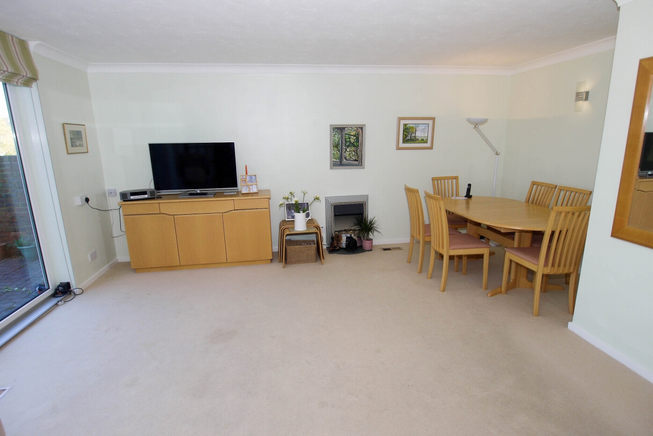 5 bedroom detached house Sold in Sevenoaks - Photograph 6
