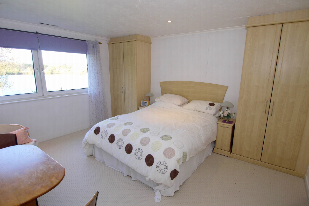 5 bedroom detached house Sold in Sevenoaks - Photograph 8