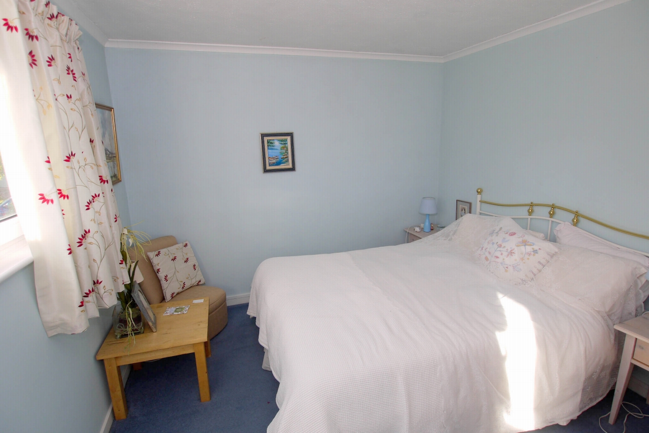 5 bedroom detached house Sold in Sevenoaks - Photograph 9