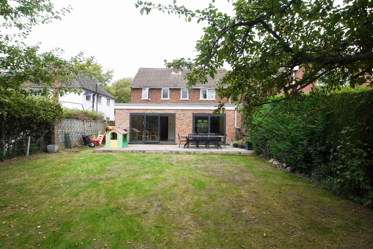 3 bedroom detached house Sale Agreed in Tonbridge - Photograph 1
