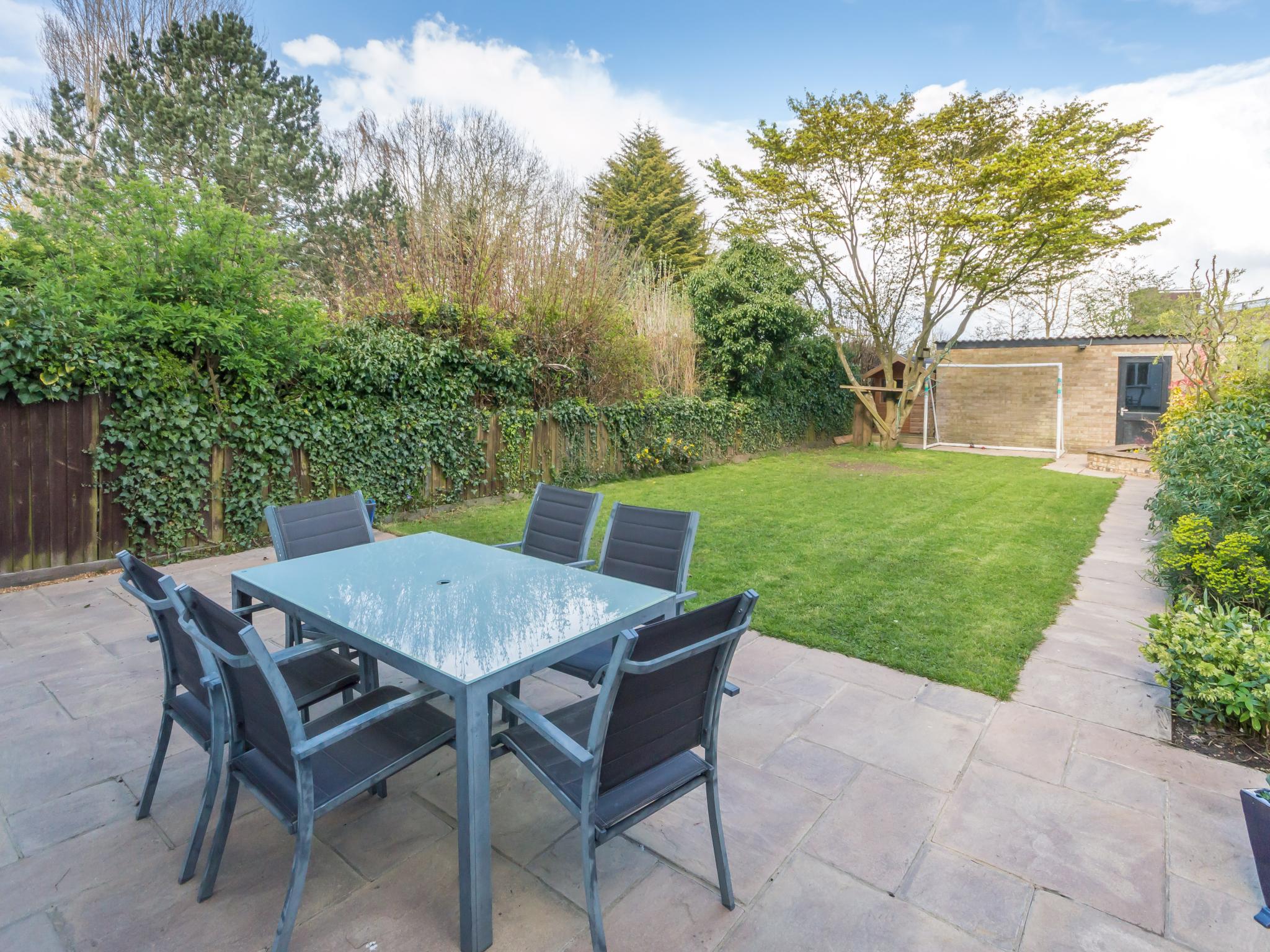 3 bedroom semi-detached house To Let in Potters Bar - Photograph 12