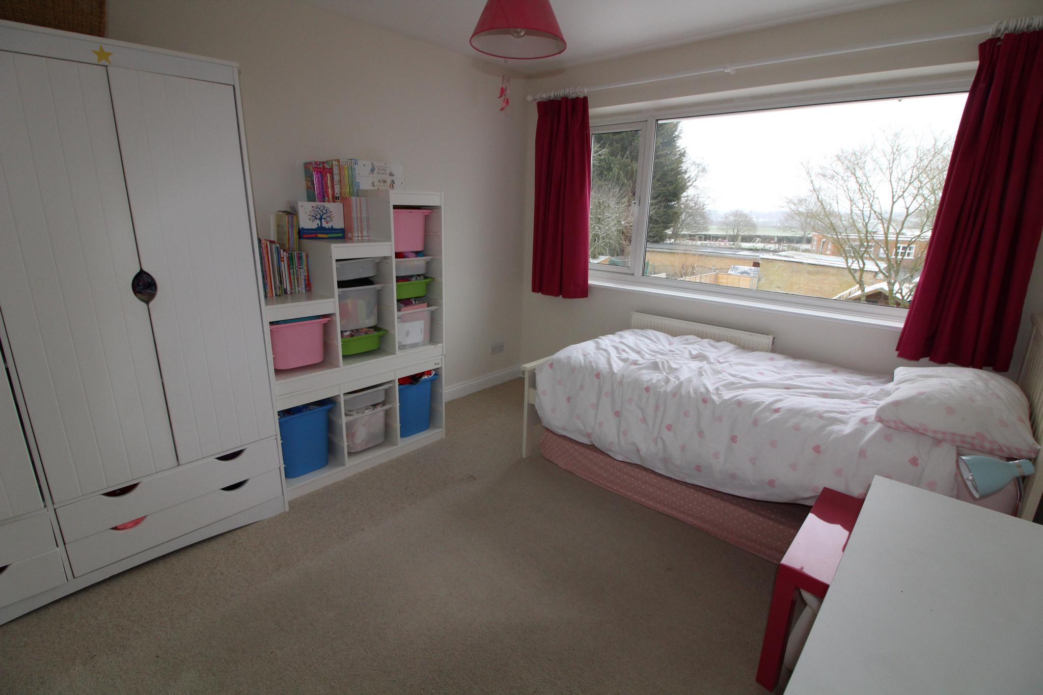 3 bedroom semi-detached house To Let in Potters Bar - Photograph 8