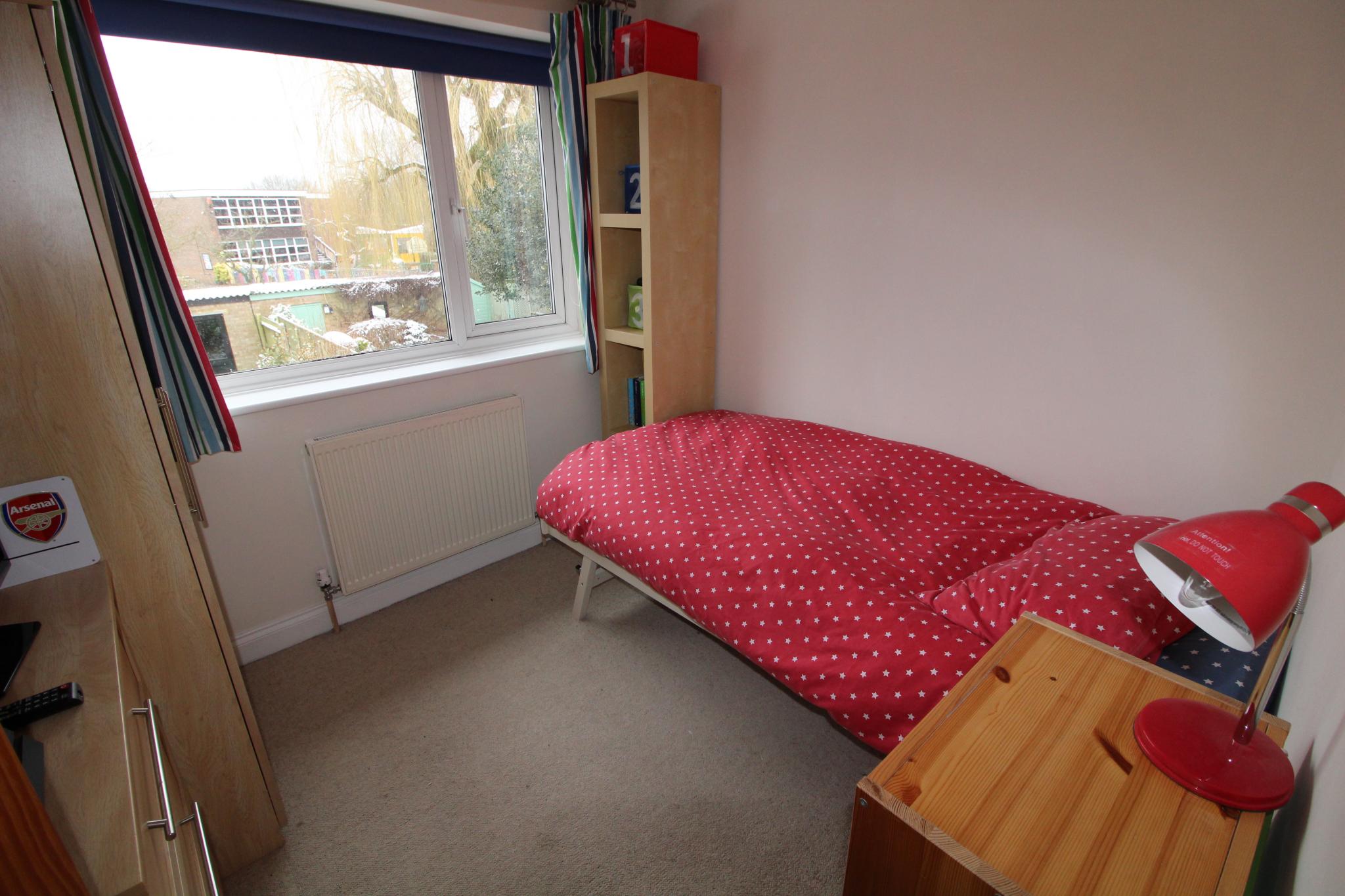 3 bedroom semi-detached house To Let in Potters Bar - Photograph 9