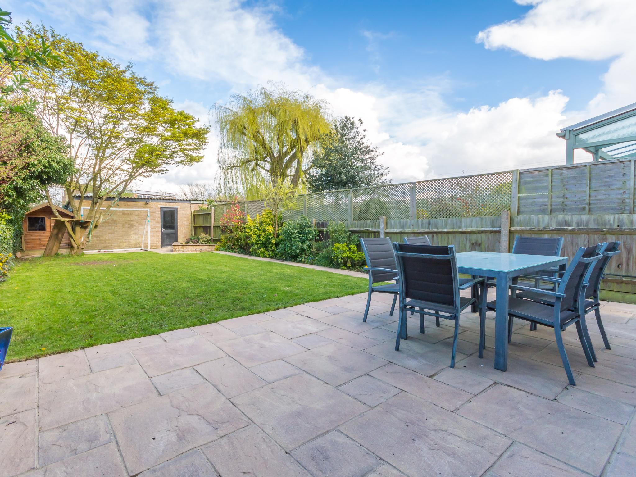 3 bedroom semi-detached house To Let in Potters Bar - Photograph 11