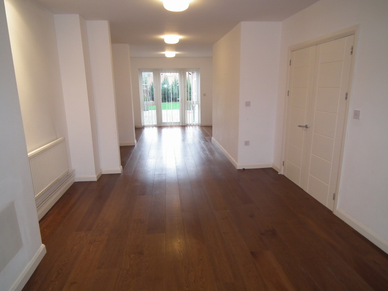 4 bedroom detached bungalow Let in Welham Green - Photograph 4
