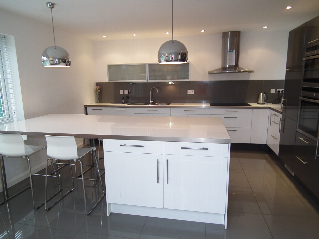 4 bedroom detached bungalow Let in Welham Green - Photograph 5