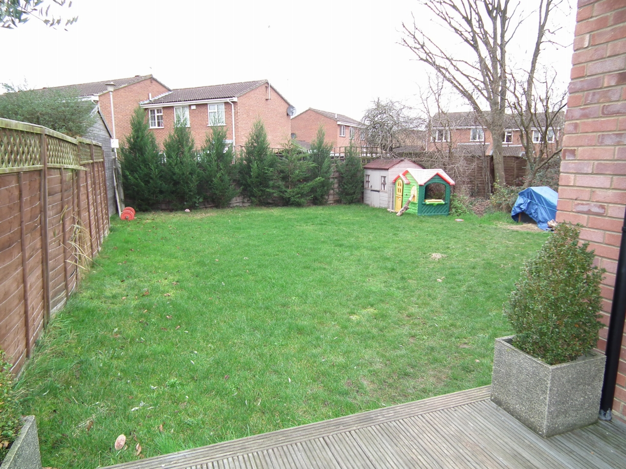 4 bedroom detached bungalow Let in Welham Green - Photograph 7