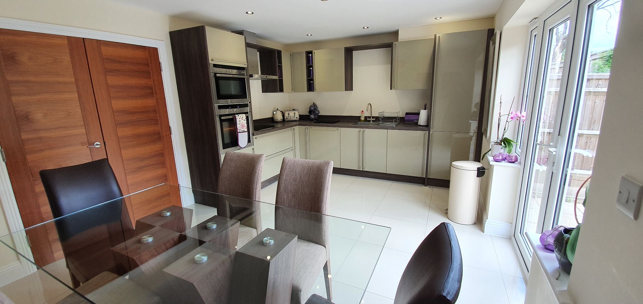 3 bedroom mid terraced house Sale Agreed in Brookmans Park - Photograph 31