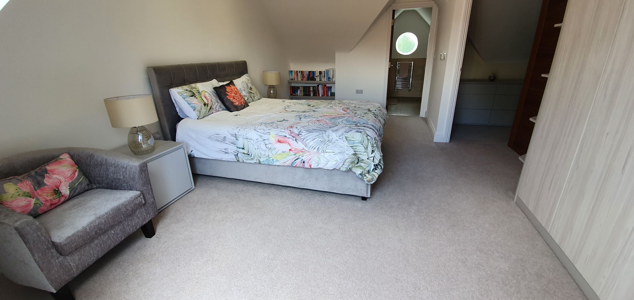 3 bedroom mid terraced house Sale Agreed in Brookmans Park - Photograph 19