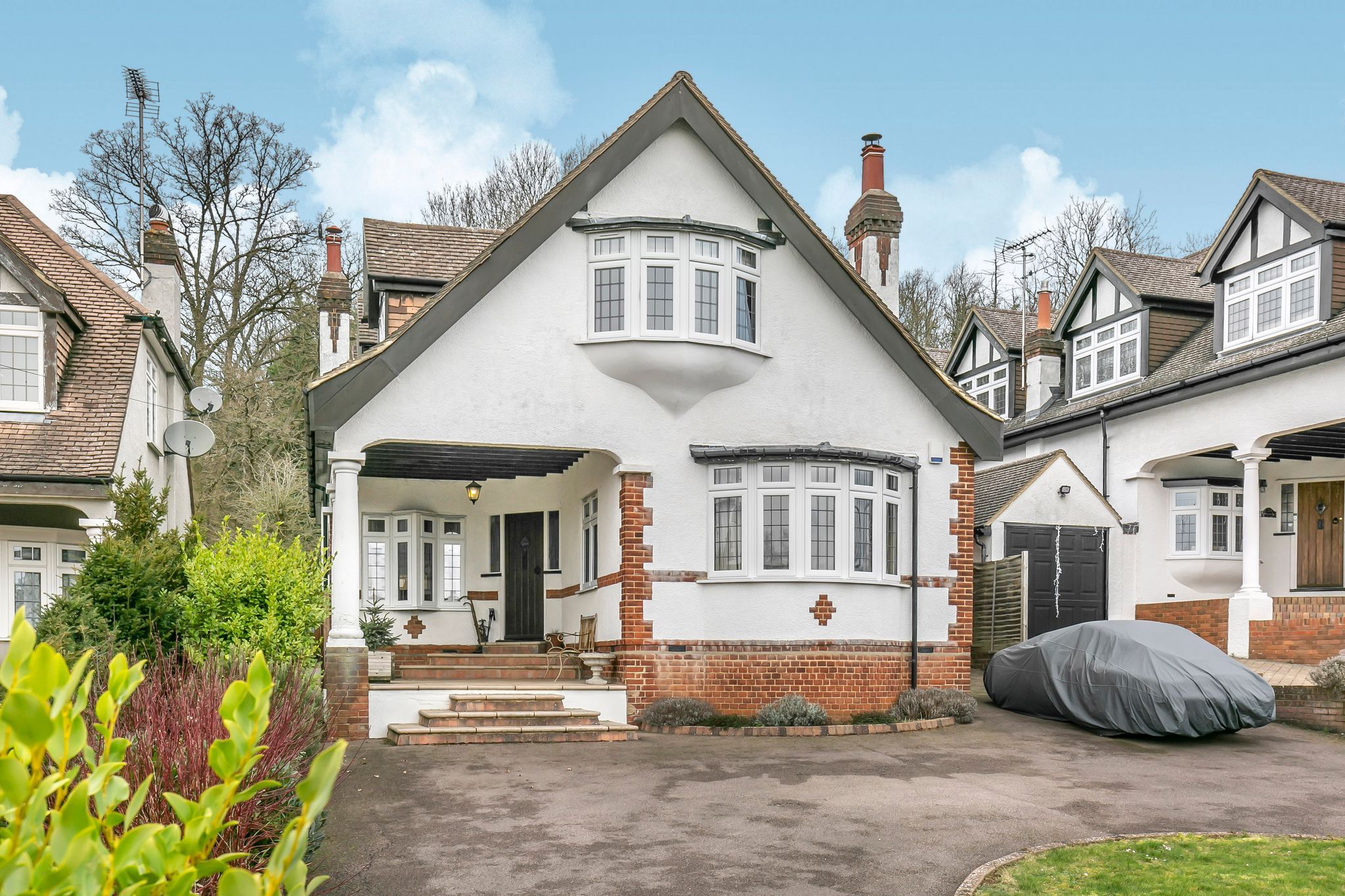 5 bedroom detached house Sale Agreed in Brookmans Park - Photograph 6