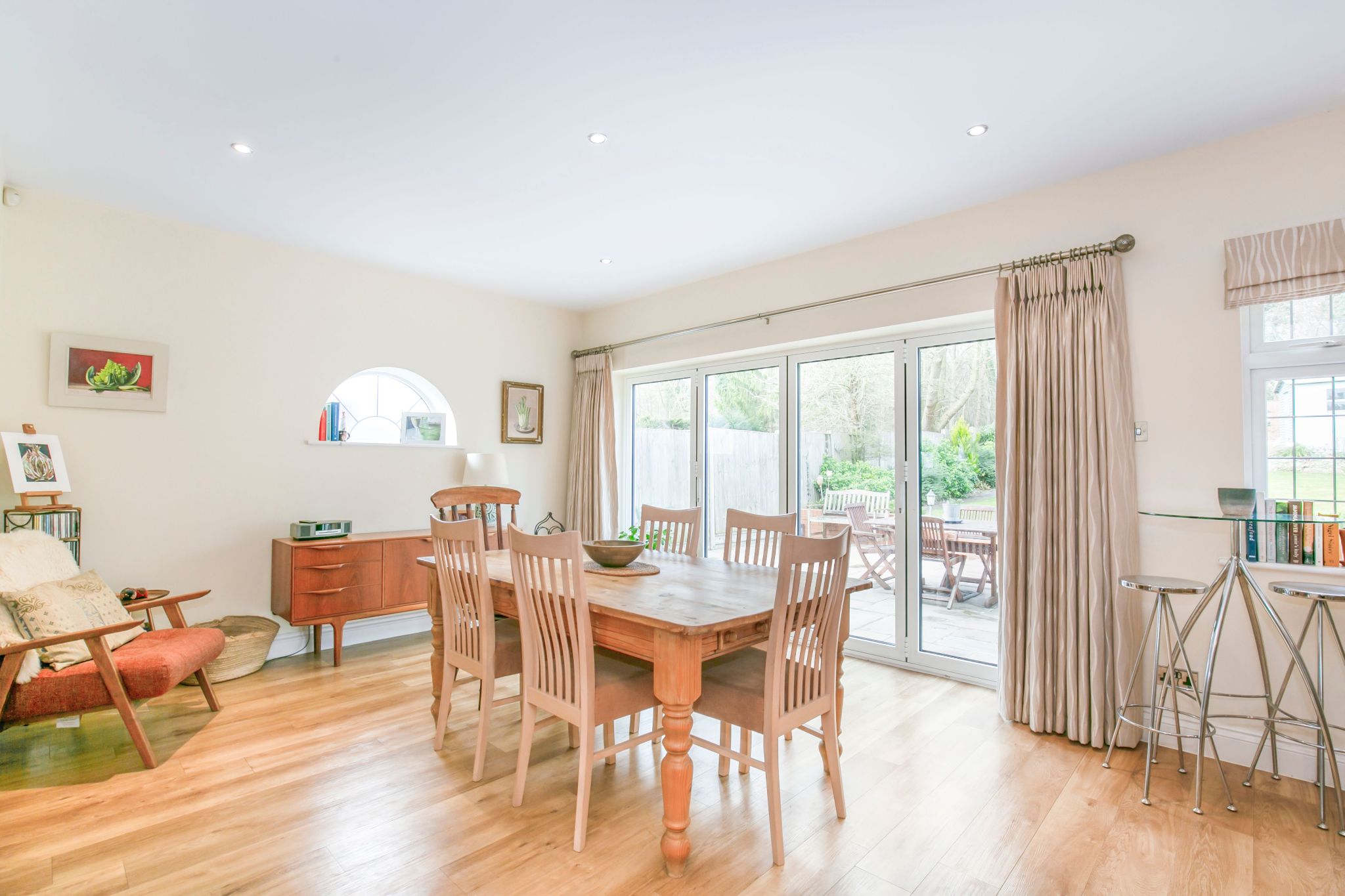 5 bedroom detached house Sale Agreed in Brookmans Park - Photograph 15