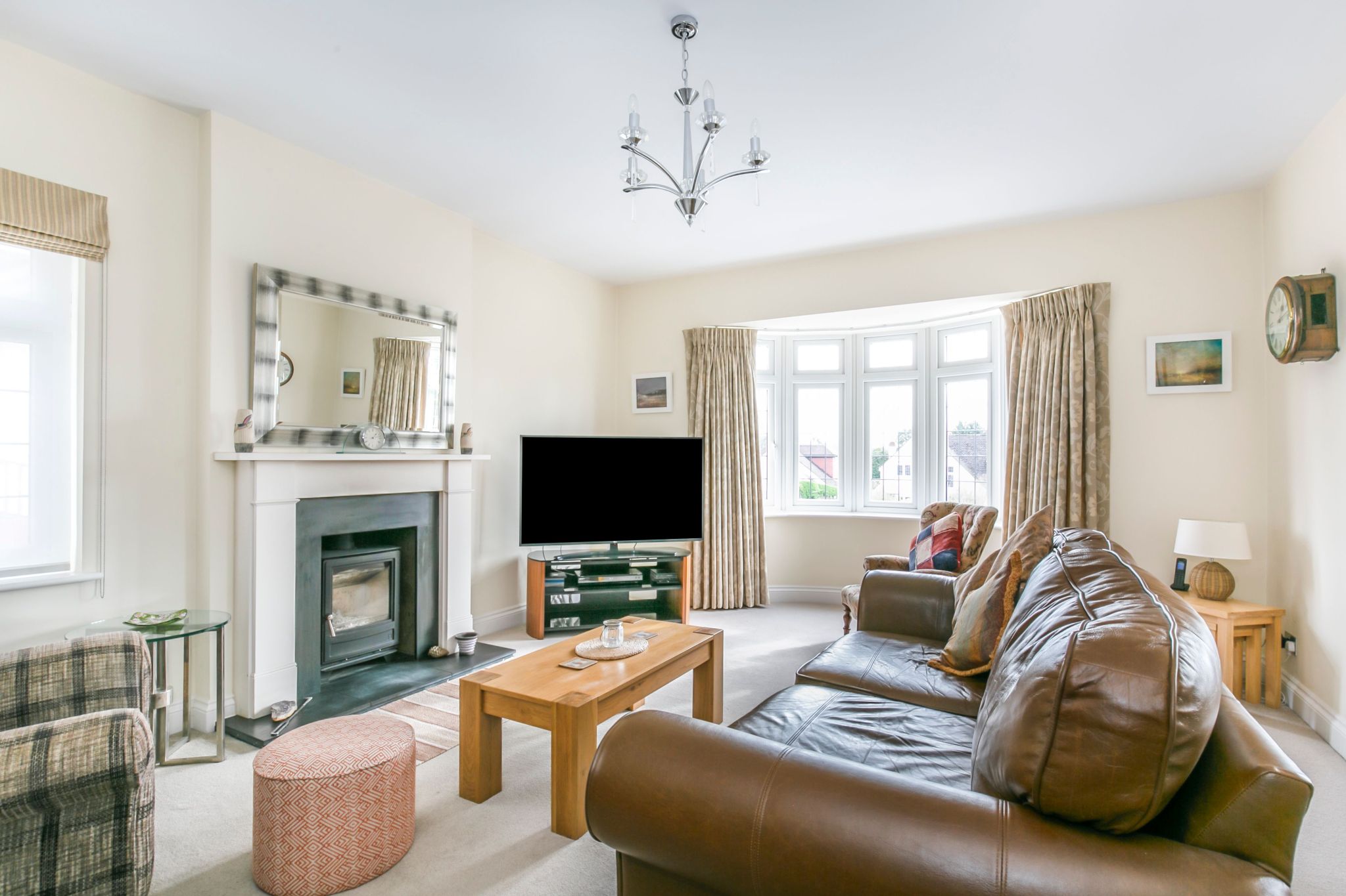 5 bedroom detached house Sale Agreed in Brookmans Park - Photograph 25