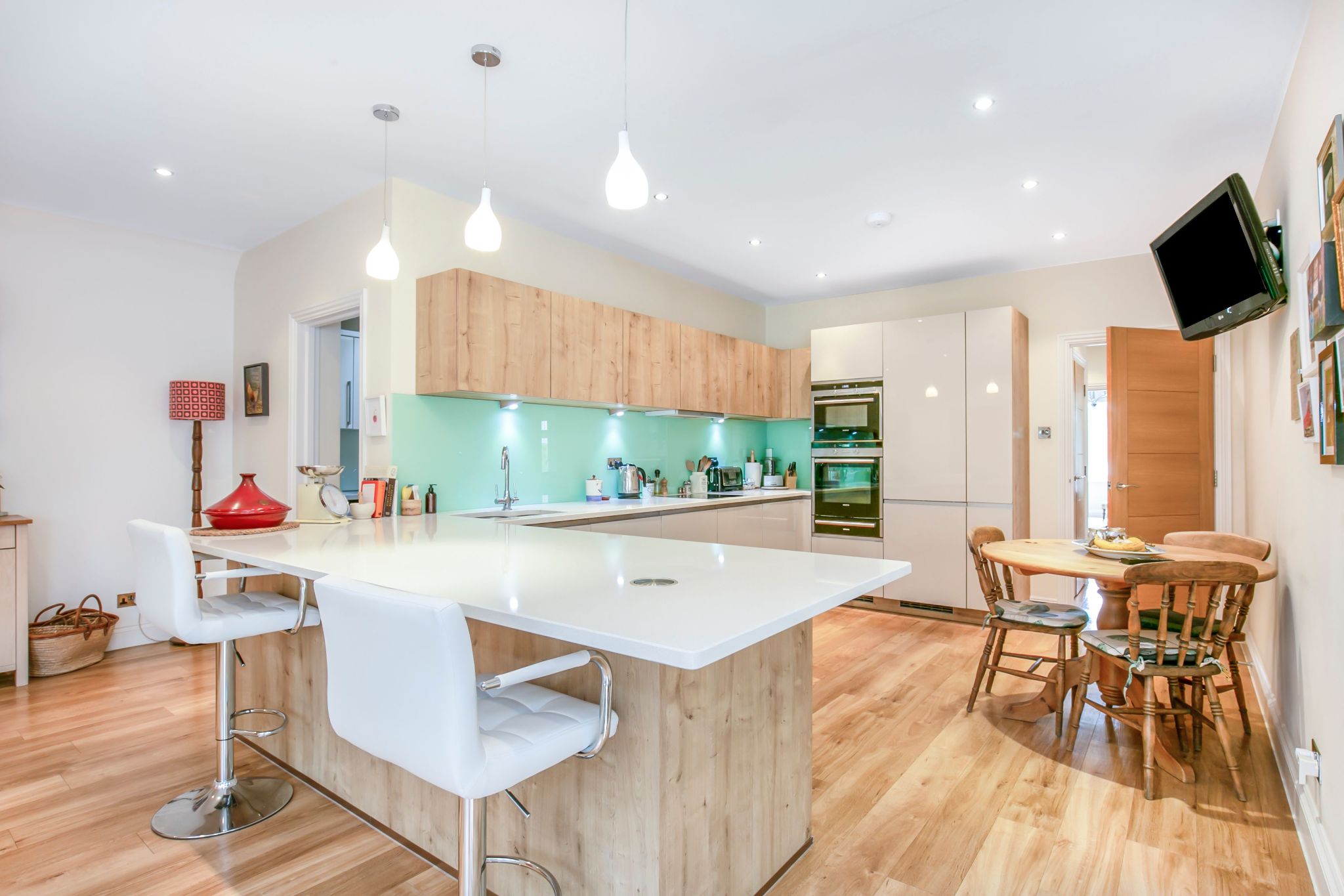 5 bedroom detached house Sale Agreed in Brookmans Park - Photograph 19